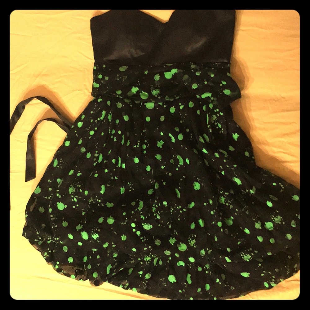 Adorable strapless party dress